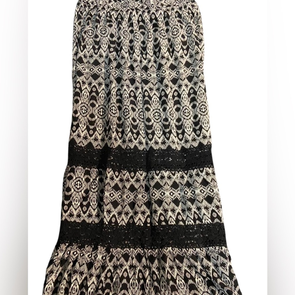 Black and White Patterned Skirt